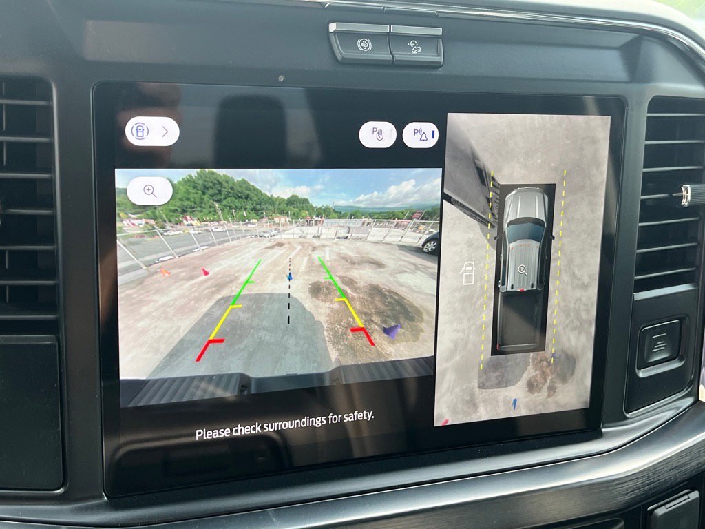 New 2025 Ford F250 Lariat w/ Black Appearance Package image 9