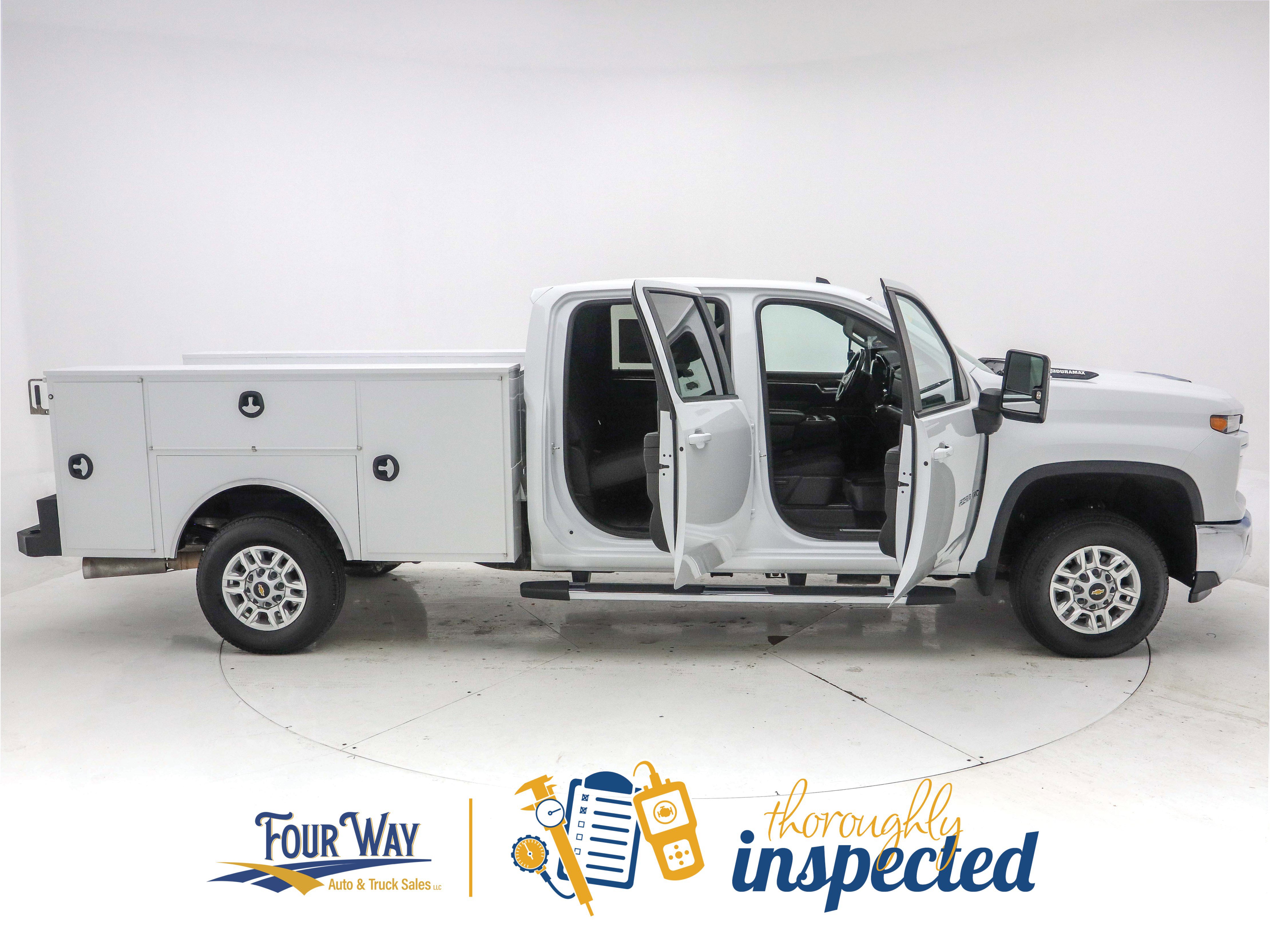 Used 2024 Chevrolet Silverado 2500 LT w/ Convenience Package image 3