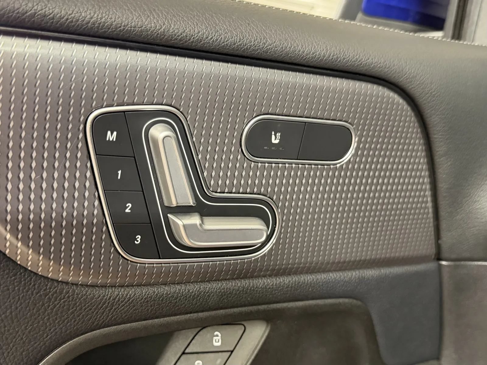 Used 2021 Mercedes-Benz GLB 250 4MATIC image 15