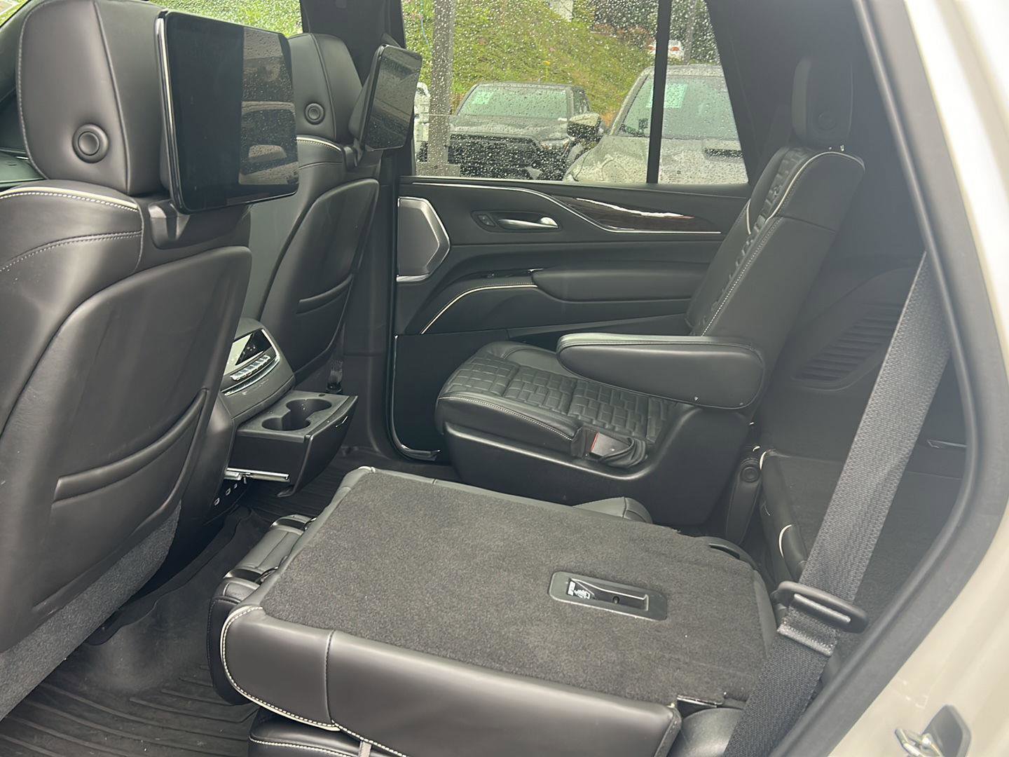 Used 2021 Cadillac Escalade Premium Luxury Platinum AWD/4WD image 7