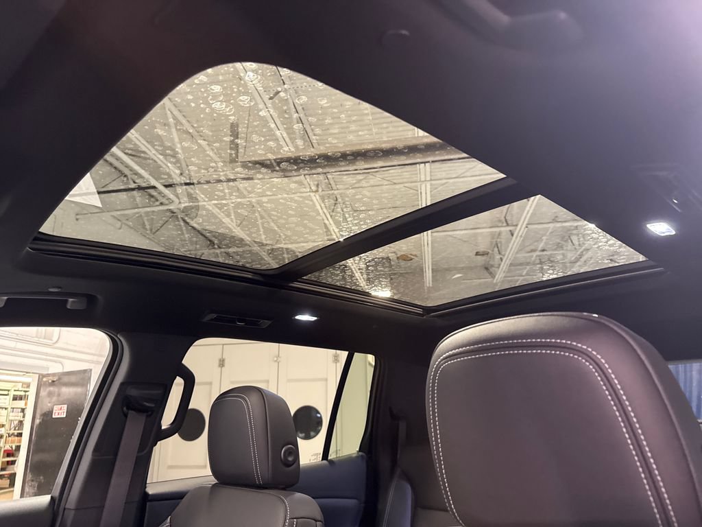 New 2027 Chevrolet Traverse LT w/ Sun and Wheel Package AWD/4WD image 3