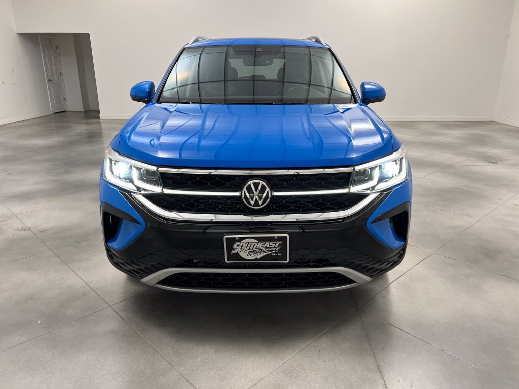 Used 2022 Volkswagen Taos SEL w/ Panoramic Sunroof Package AWD/4WD image 3