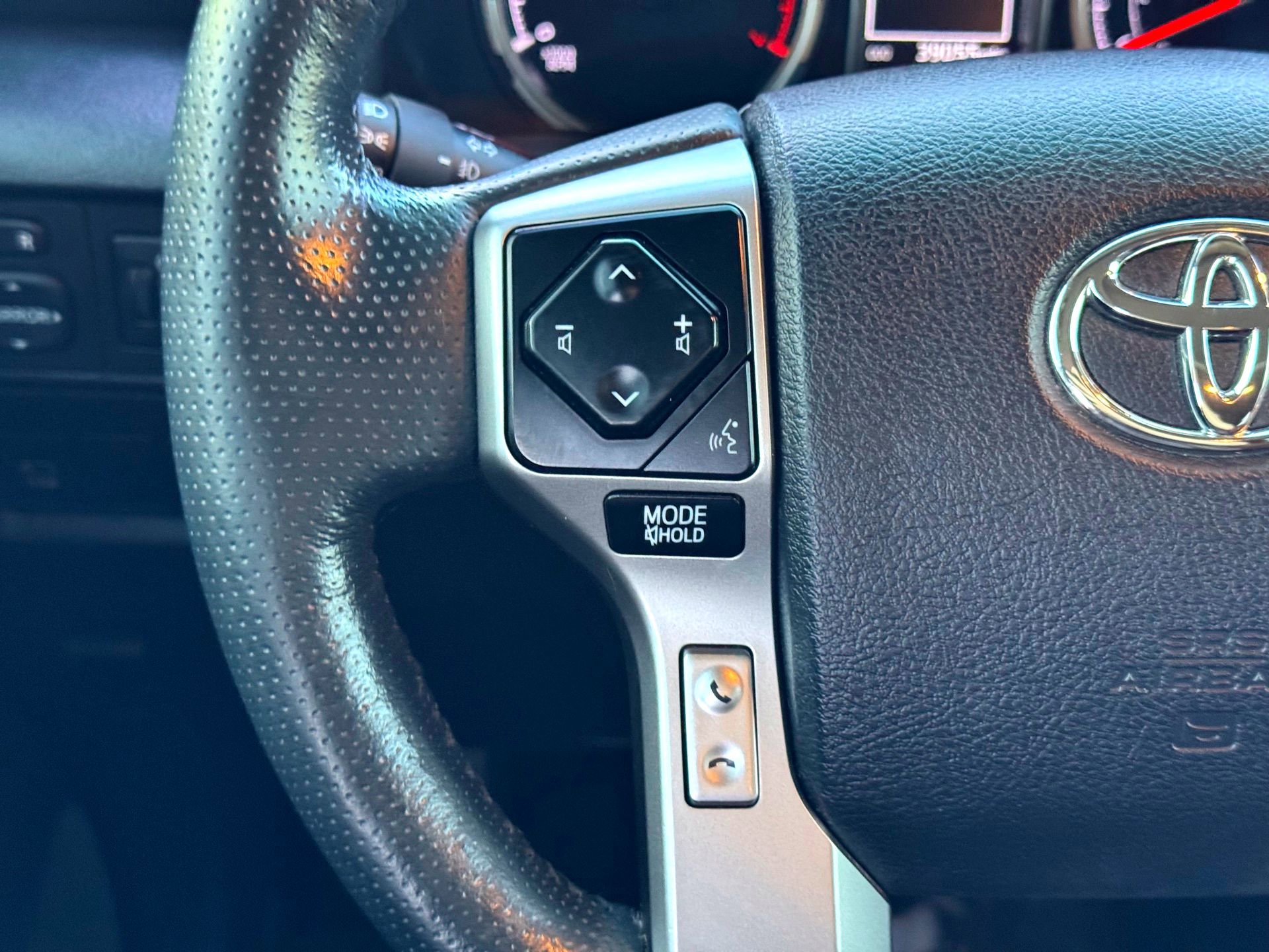 Used 2023 Toyota 4Runner Limited image 25