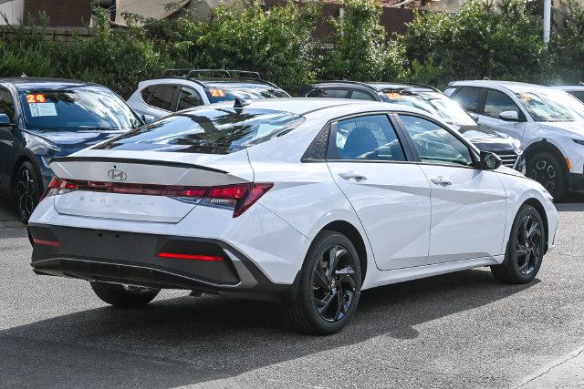 Used 2026 Hyundai Elantra Sport FWD image 4