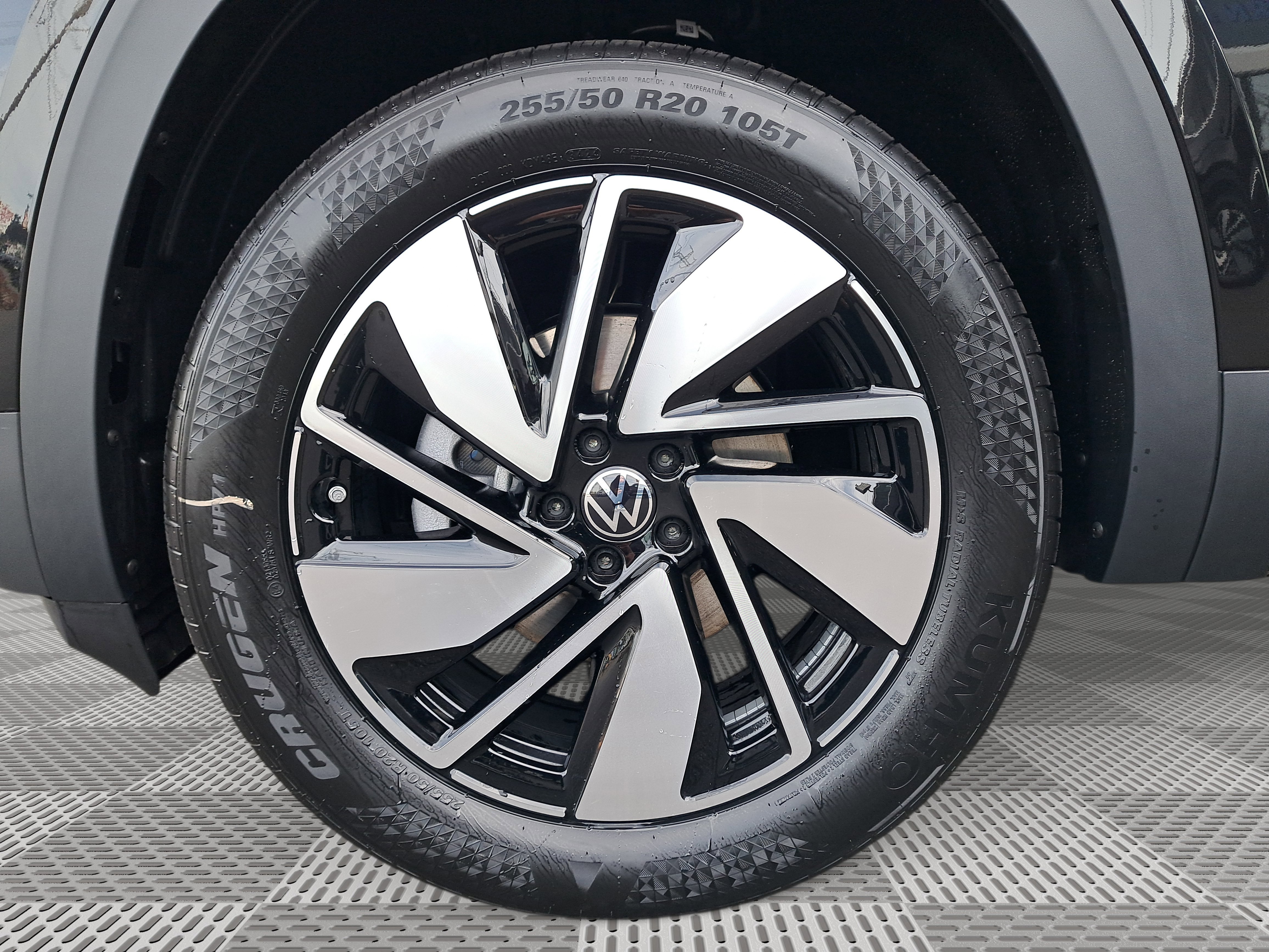 New 2025 Volkswagen Atlas SEL image 10