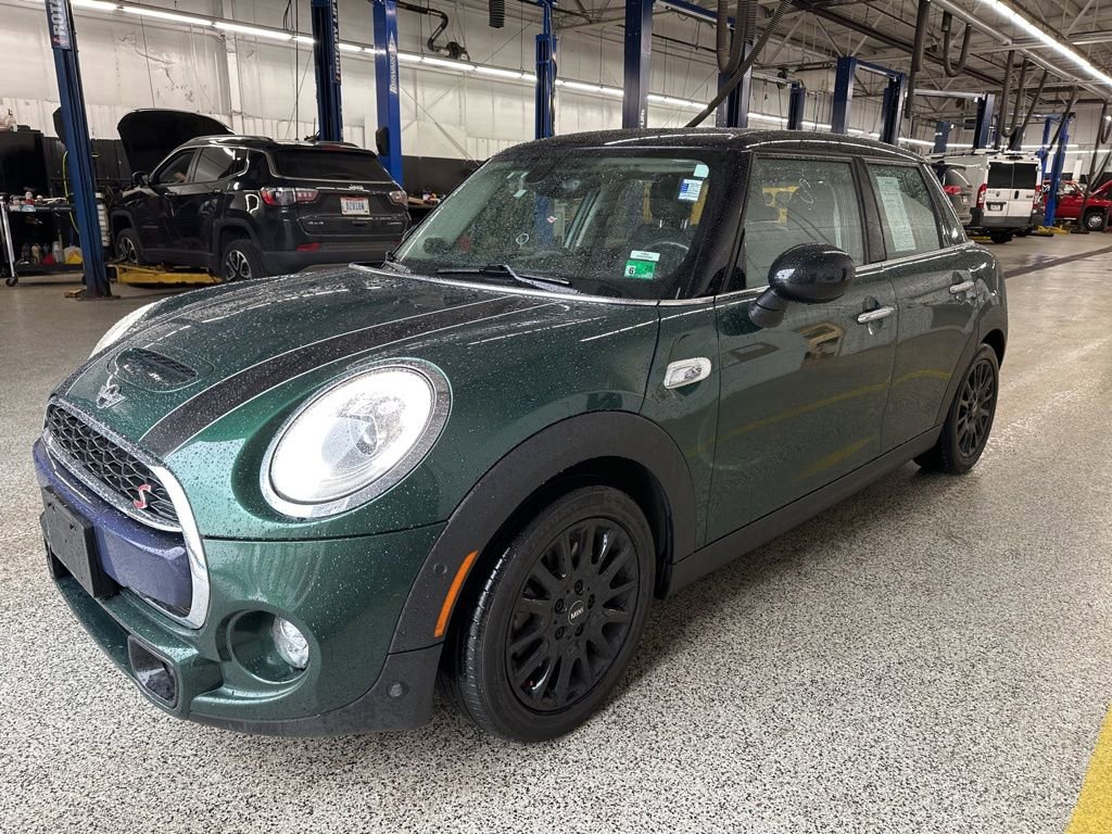 Used 2018 MINI Cooper S image 1