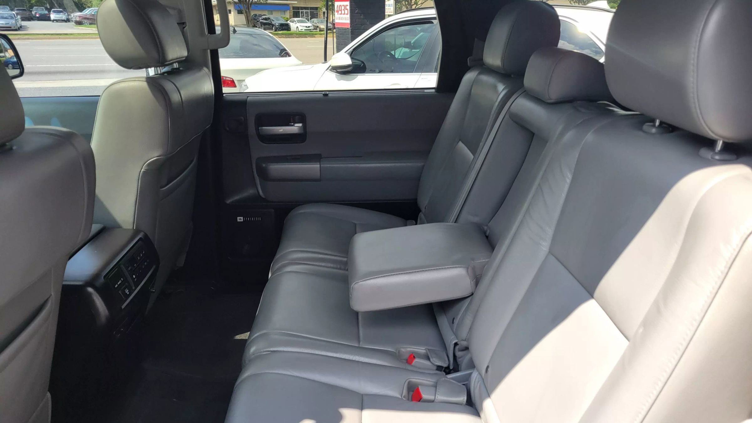 Used 2015 Toyota Sequoia Limited image 19