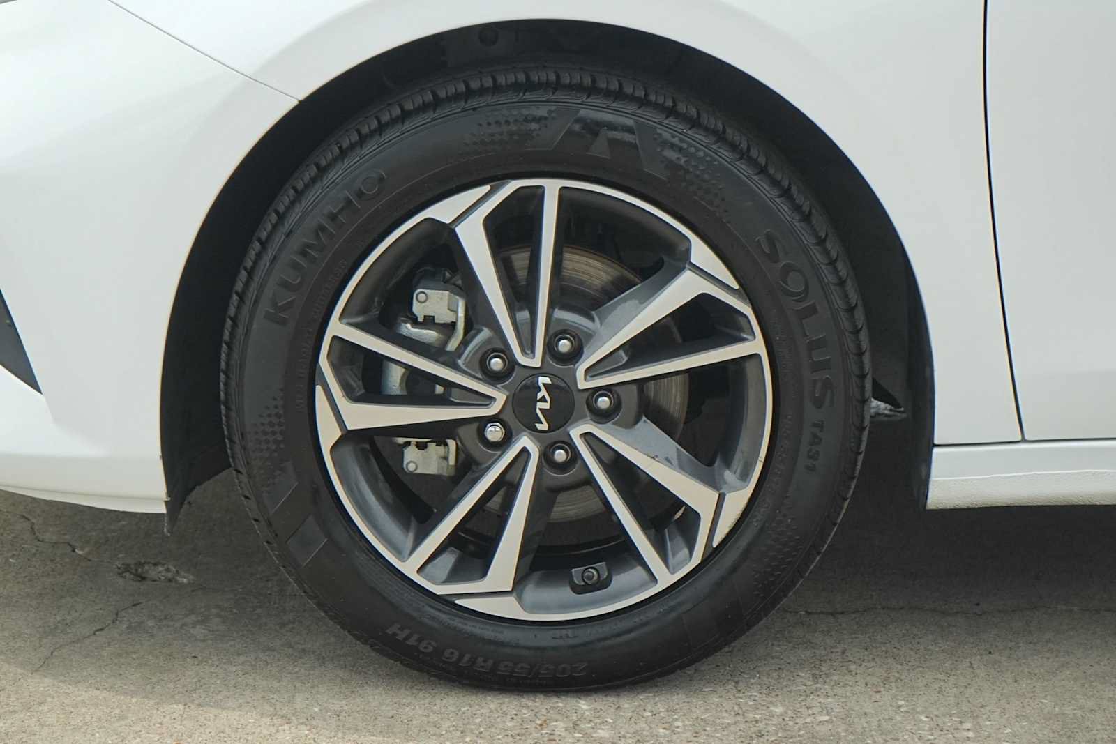 Used 2024 Kia Forte LXS FWD image 7