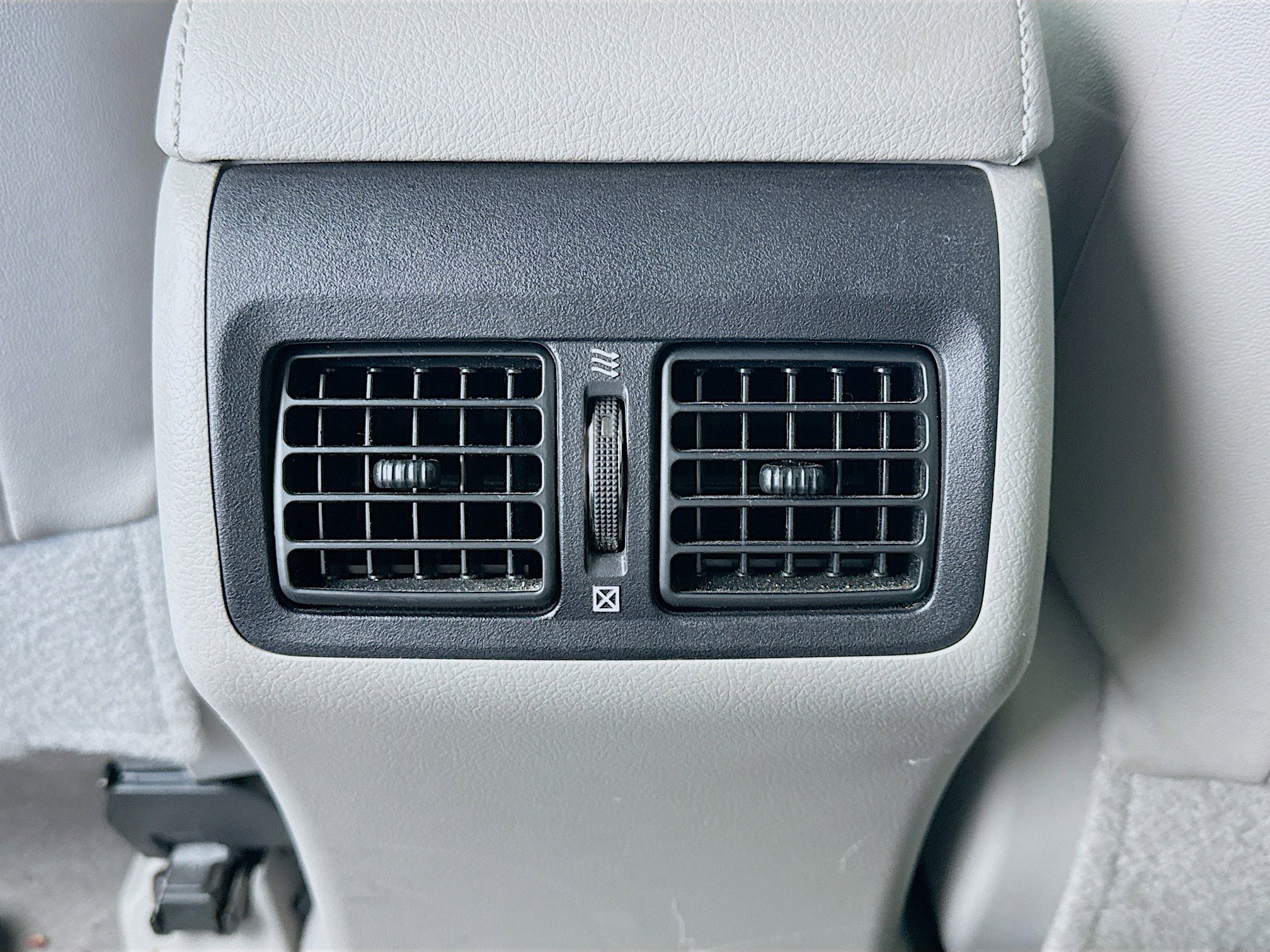 Used 2013 Toyota Camry XLE w/ Leather Pkg image 17