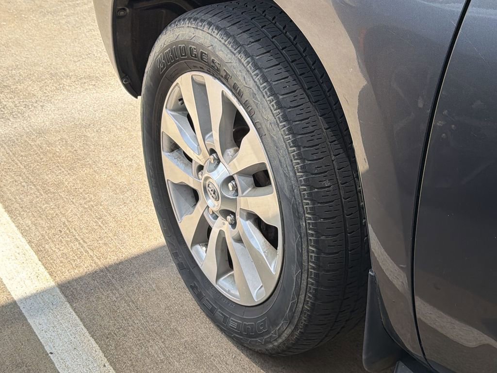 Used 2019 Toyota Sequoia Platinum AWD/4WD image 5