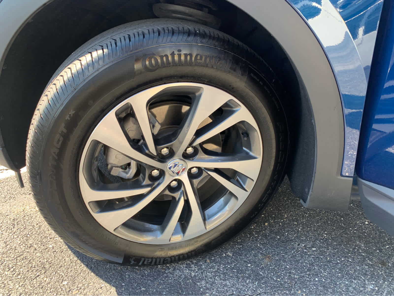 Used 2022 Buick Envision Essence w/ Safety Package image 7