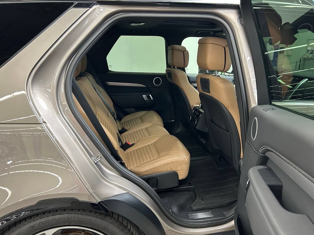 Used 2024 Land Rover Discovery Dynamic SE AWD/4WD image 10