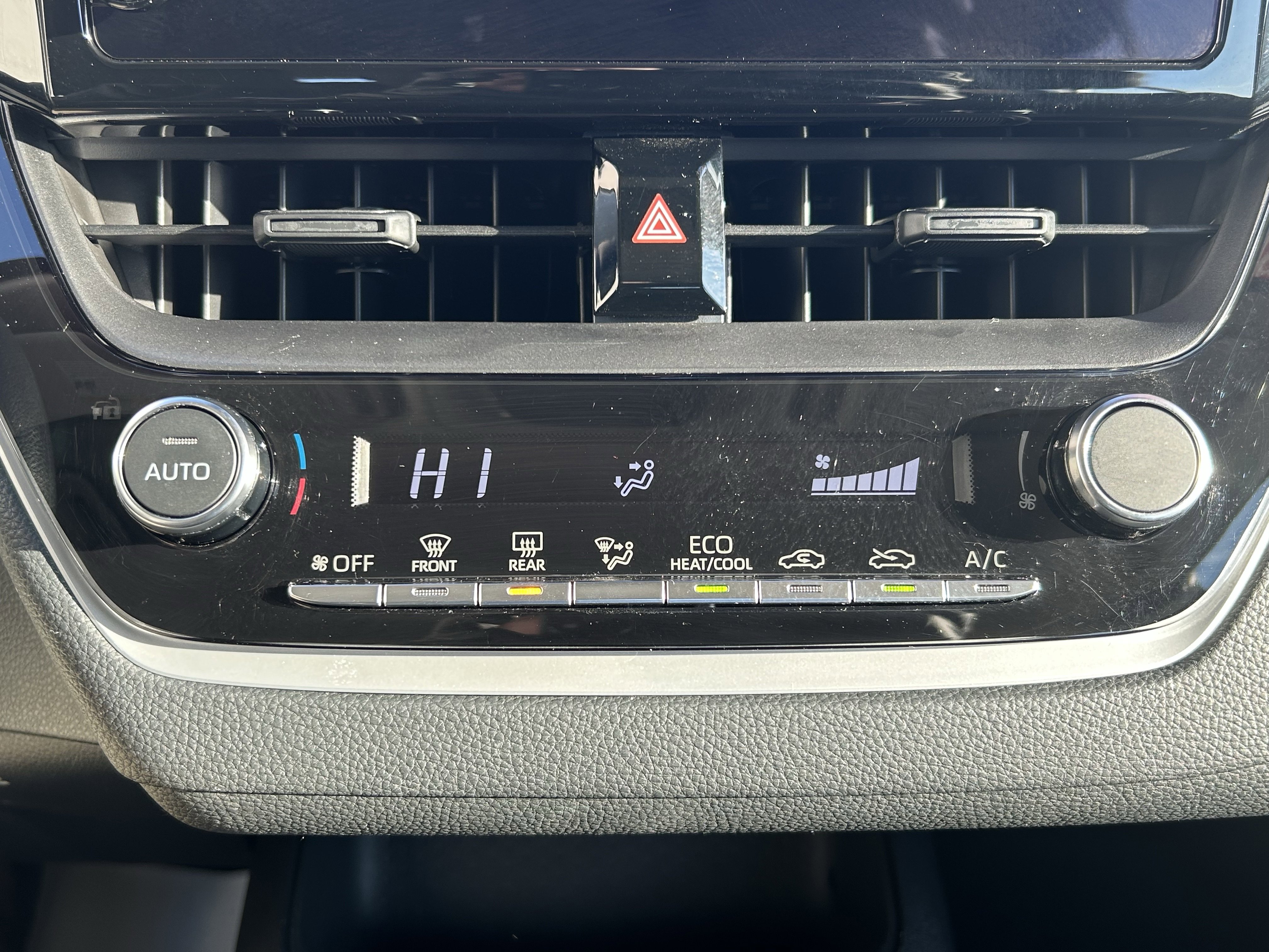 Certified 2025 Toyota Corolla LE image 27