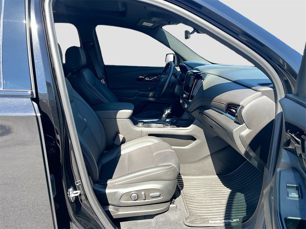 Used 2023 Chevrolet Traverse RS image 31