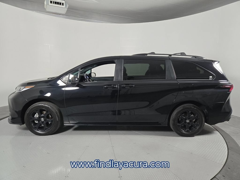 Used 2025 Toyota Sienna XLE Woodland Edition AWD/4WD image 3