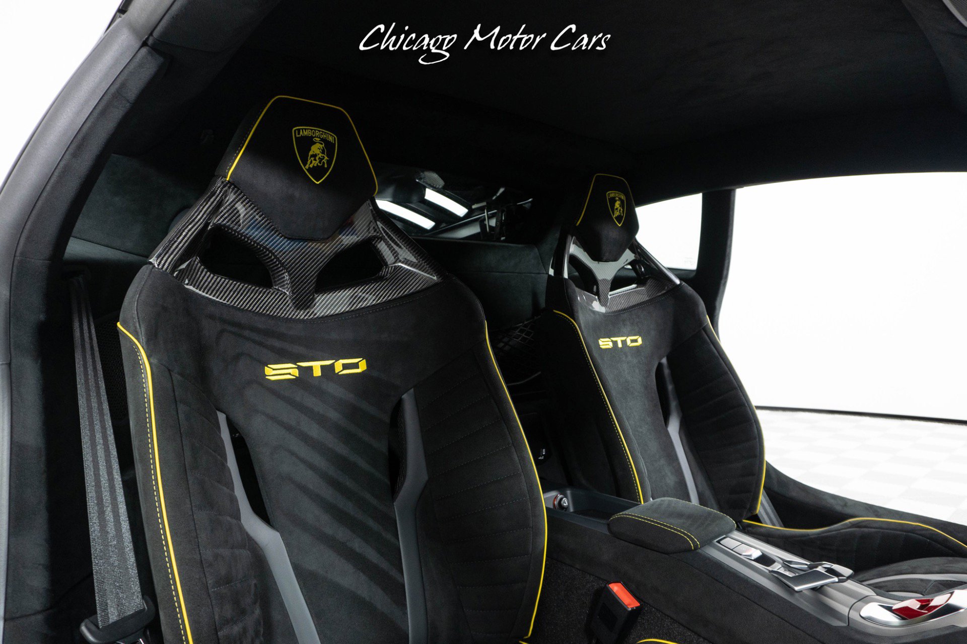 Used 2024 Lamborghini Huracan STO image 23