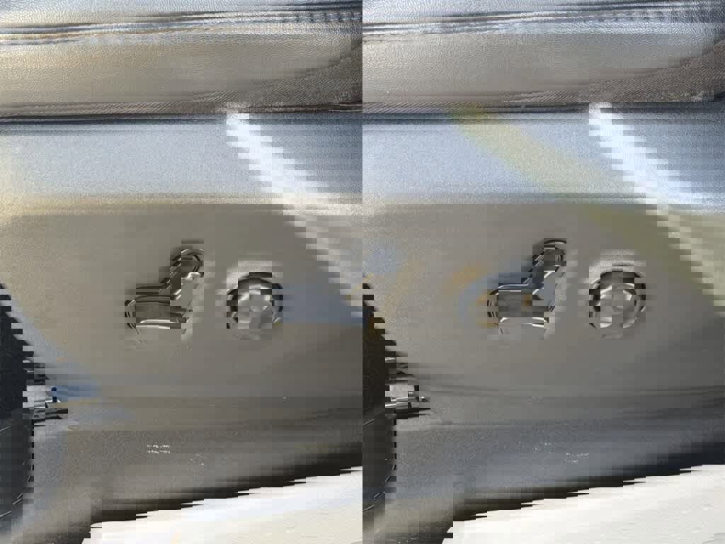 Used 2024 Chrysler Pacifica Select image 26