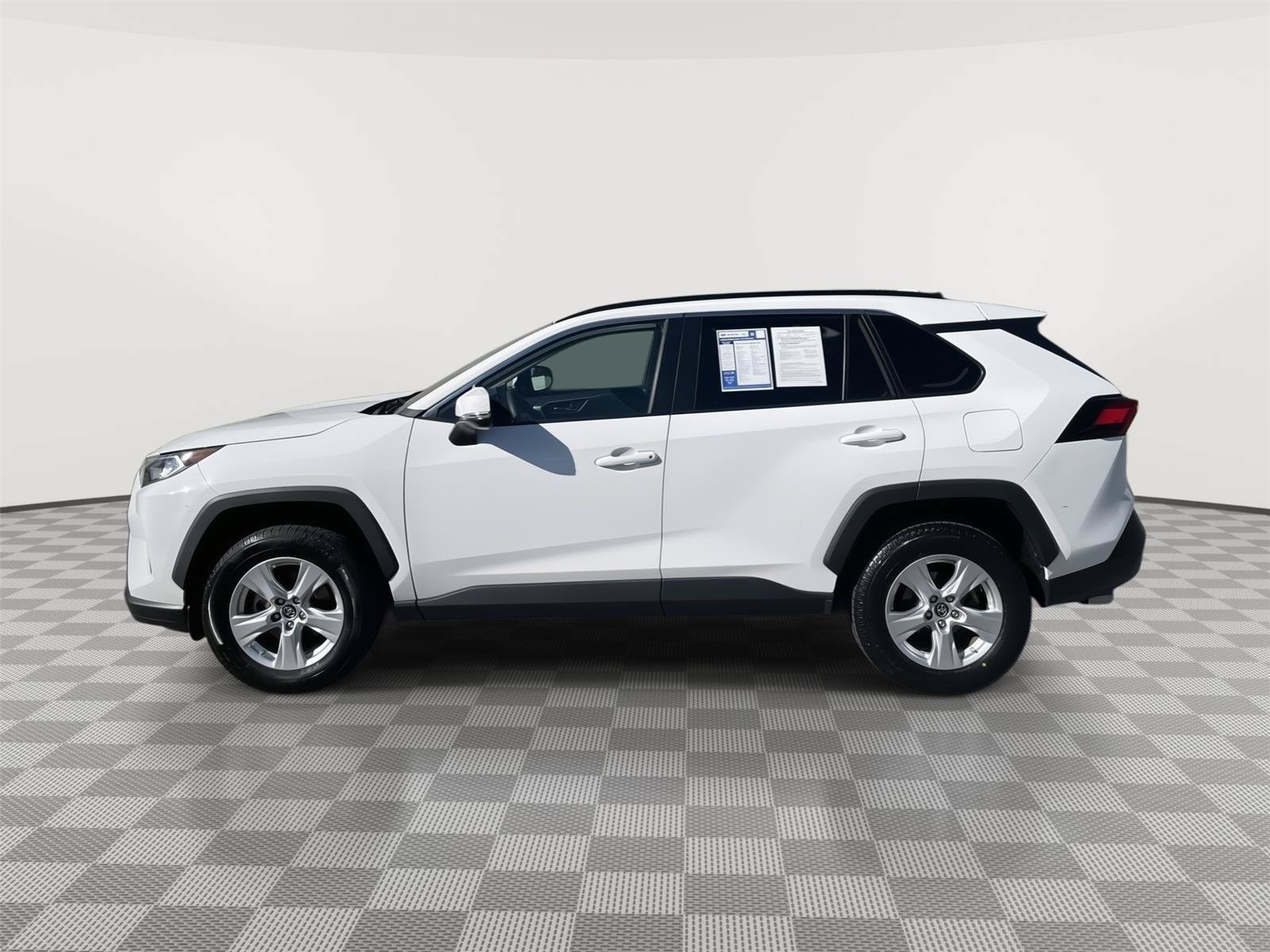 Used 2019 Toyota RAV4 XLE FWD image 12