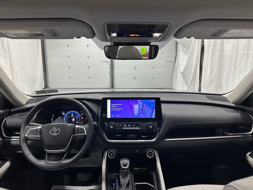 Used 2025 Toyota Grand Highlander AWD image 42