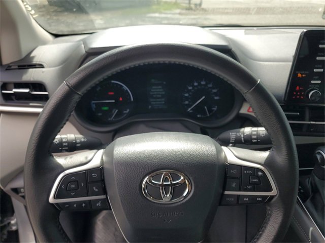 Used 2024 Toyota Sienna XLE image 17