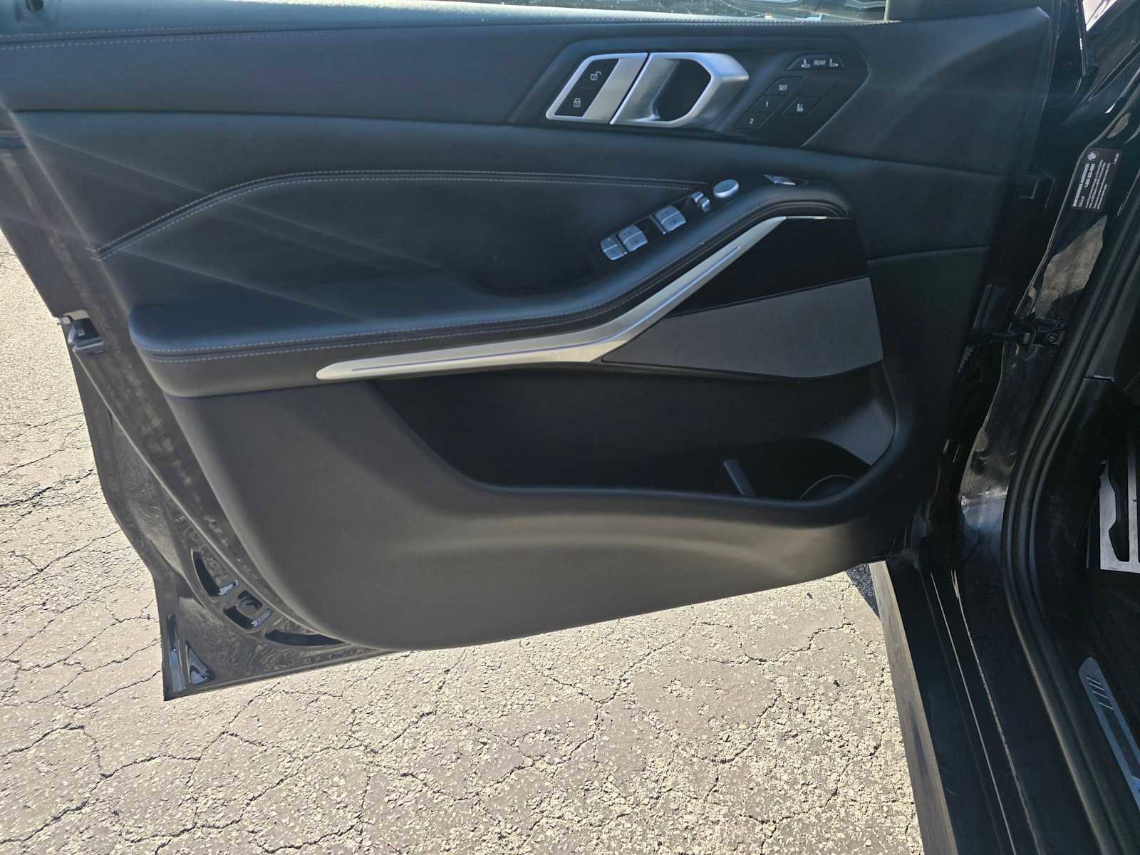 Used 2023 BMW X7 xDrive40i w/ M Sport Package image 24