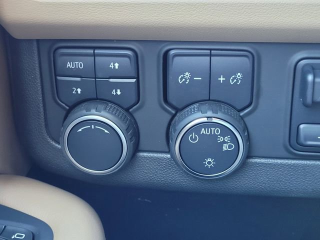 Used 2021 Chevrolet Suburban Premier w/ Premium Package image 17