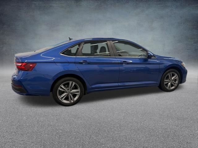 Used 2024 Volkswagen Jetta SE image 4