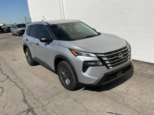 Used 2024 Nissan Rogue S image 1
