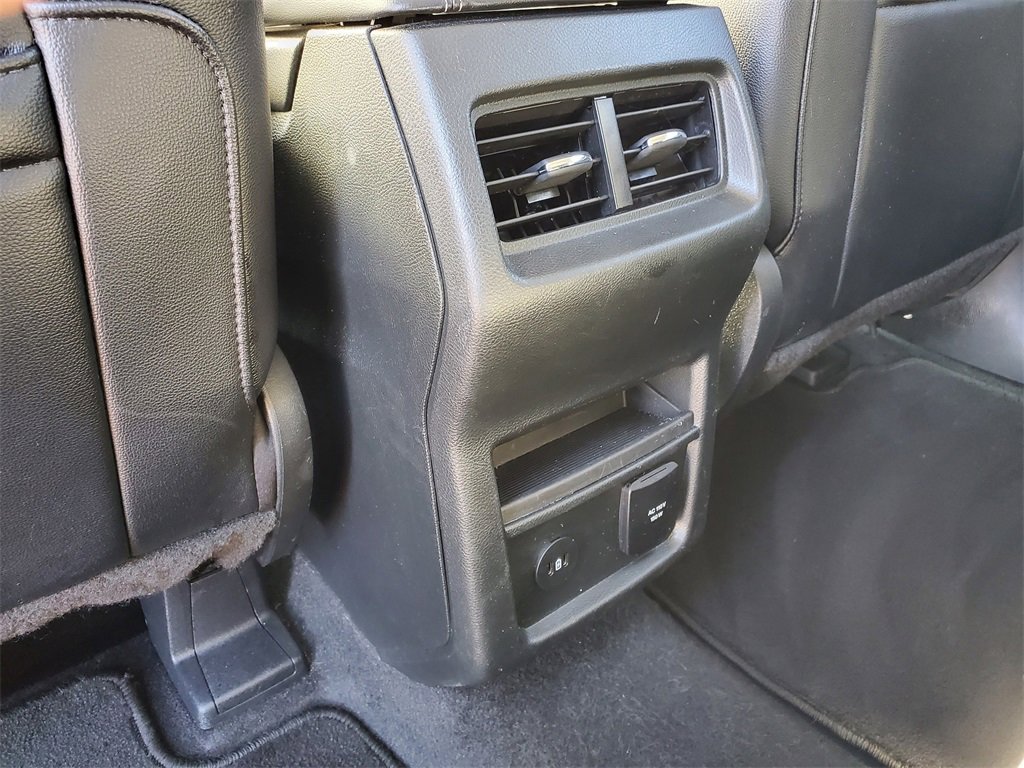 Used 2024 Ford Edge Titanium image 32