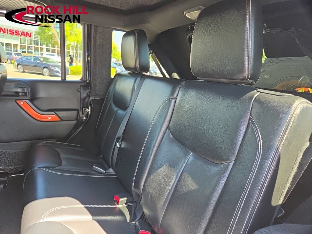 Used 2015 Jeep Wrangler Unlimited Rubicon w/ Connectivity Group AWD/4WD image 29