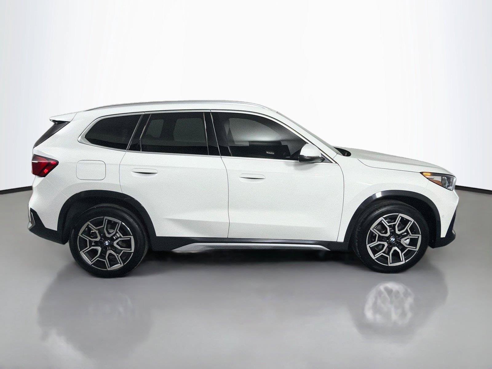 New 2026 BMW X1 xDrive28i w/ Convenience Package AWD/4WD image 4