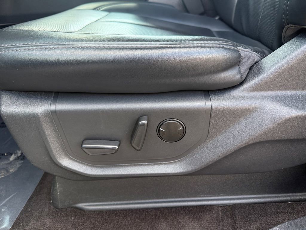 Used 2023 Ford Expedition Max XLT image 6