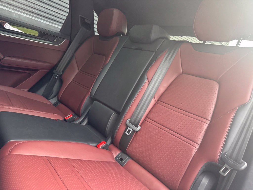 Certified 2025 Porsche Cayenne Turbo AWD/4WD image 22