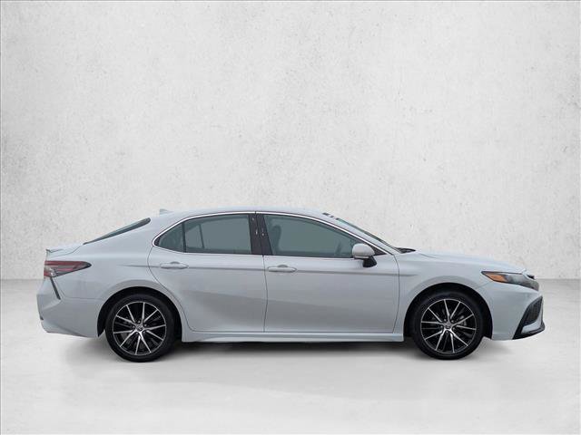 Used 2024 Toyota Camry SE image 4