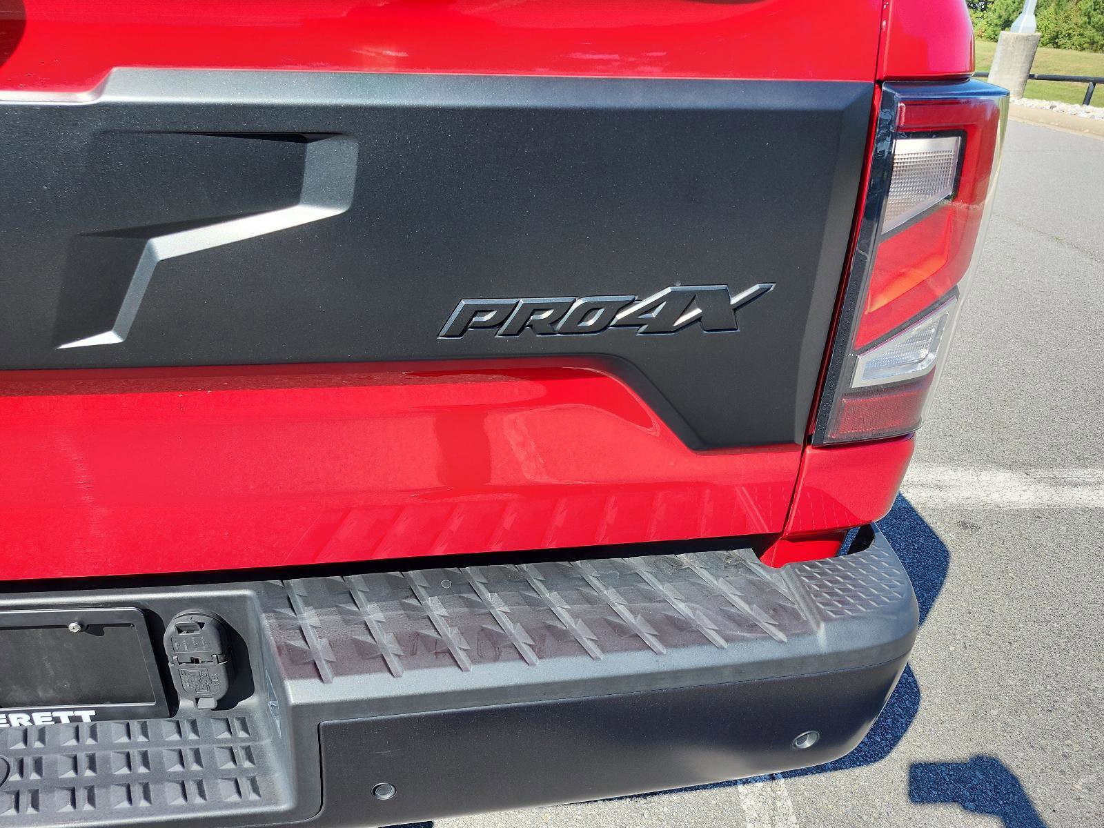 Used 2023 Nissan Titan PRO-4X w/ Pro-4x Convenience Package image 5