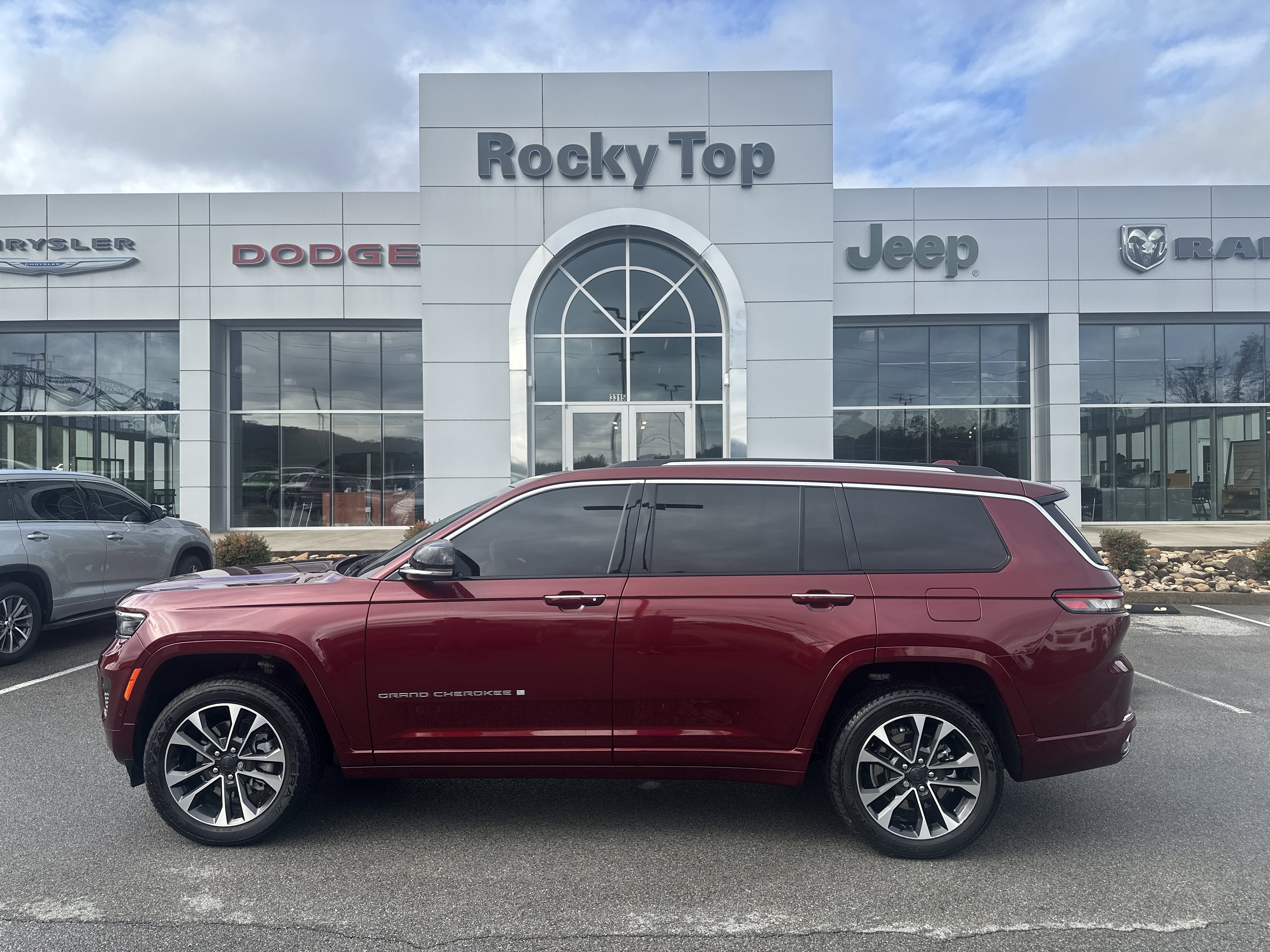 Used 2022 Jeep Grand Cherokee L Overland image 1