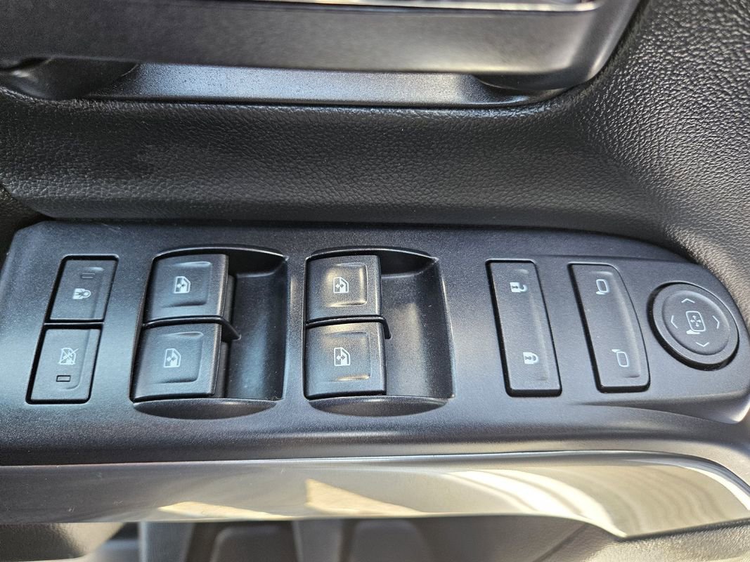 Used 2017 Chevrolet Silverado 1500 LT w/ LT Eassist Package AWD/4WD image 12