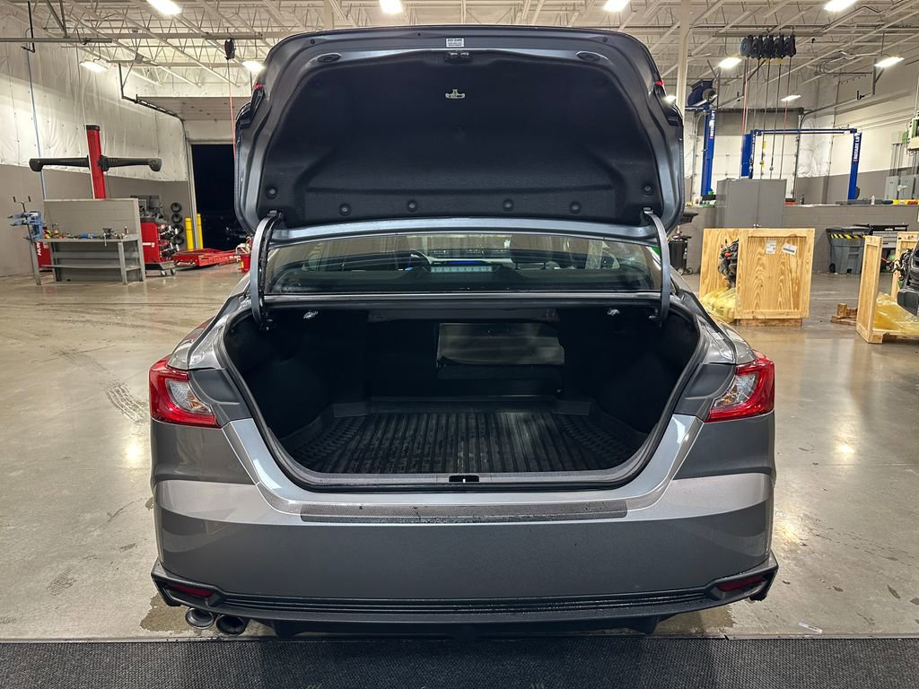 Used 2025 Toyota Camry SE image 12