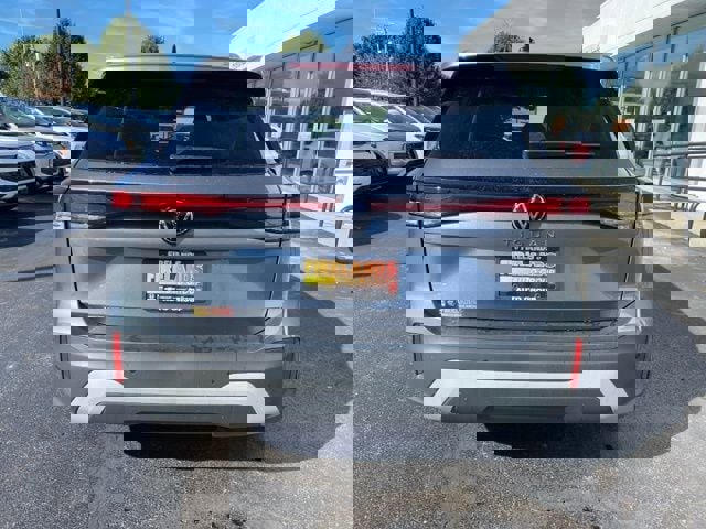 New 2025 Volkswagen Tiguan SE image 10