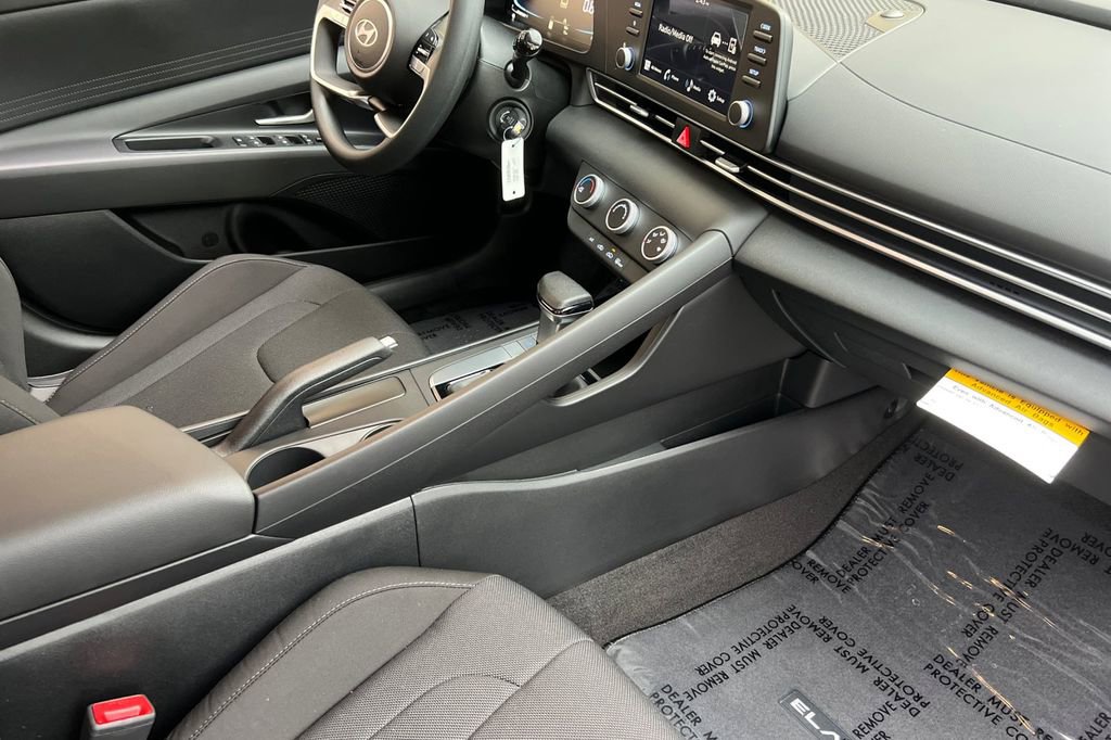 New 2026 Hyundai Elantra SE image 13