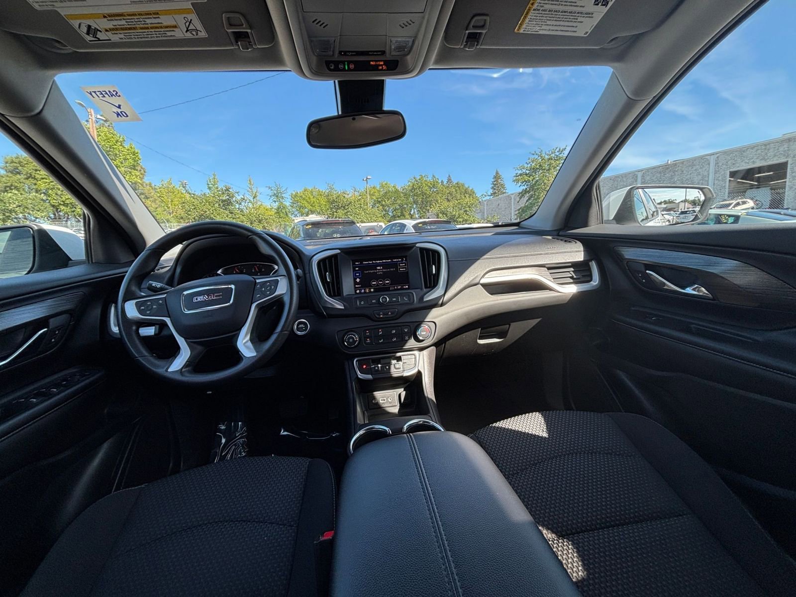 Used 2024 GMC Terrain SLE image 32