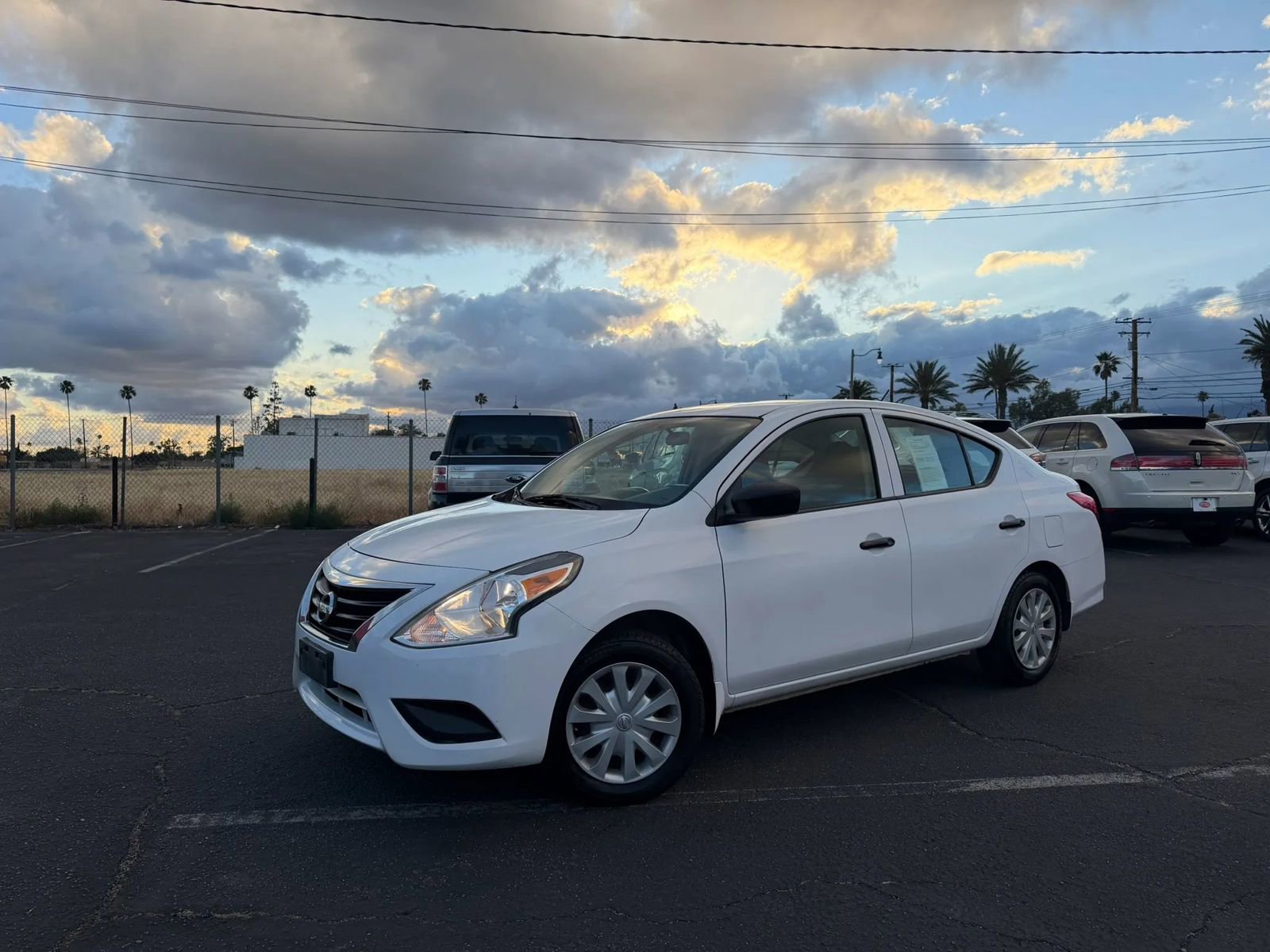Used 2016 Nissan Versa S FWD image 2