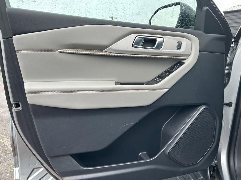 Used 2025 Ford Explorer Active w/ Active Comfort Package AWD/4WD image 22