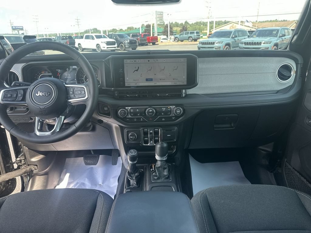 Used 2026 Jeep Wrangler Unlimited Sahara AWD/4WD image 10