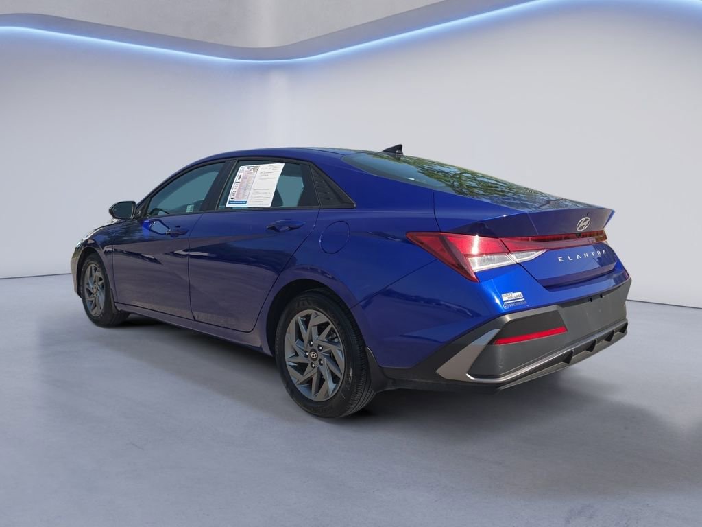 Used 2024 Hyundai Elantra SEL FWD video 3