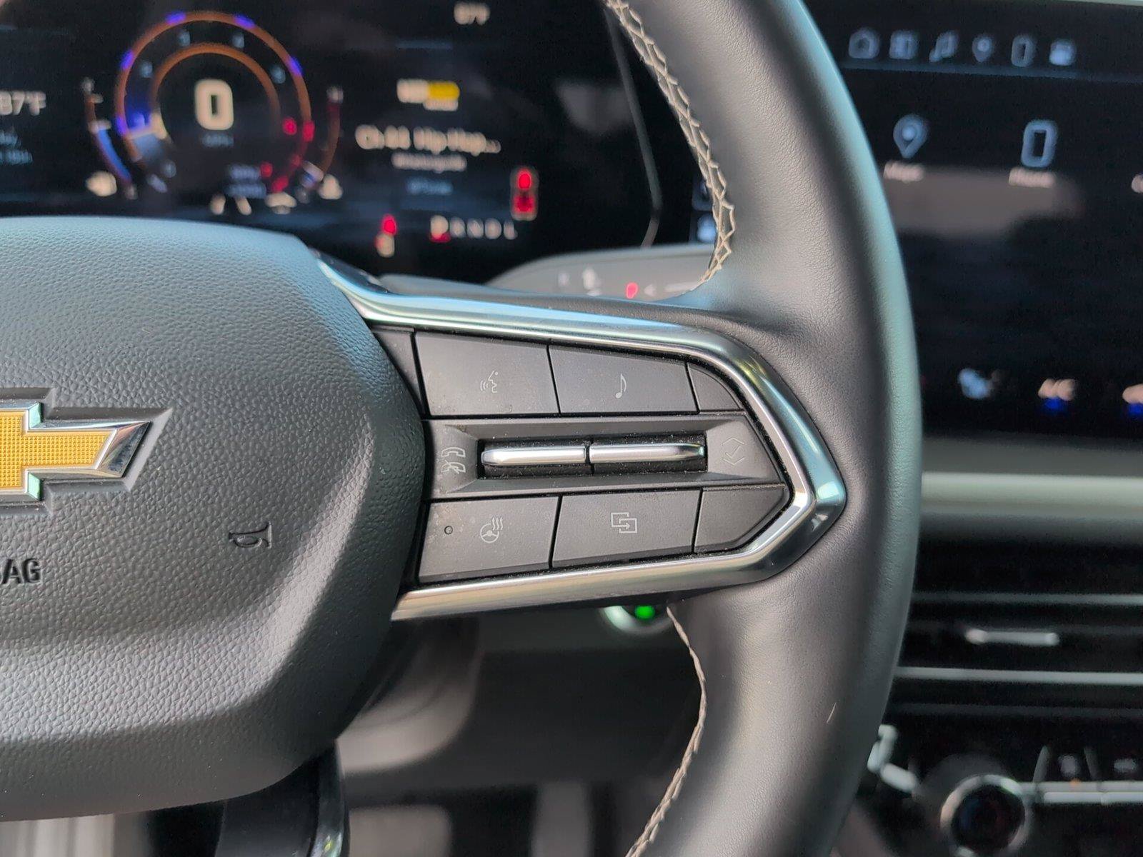 Certified 2025 Chevrolet Traverse LT FWD image 25