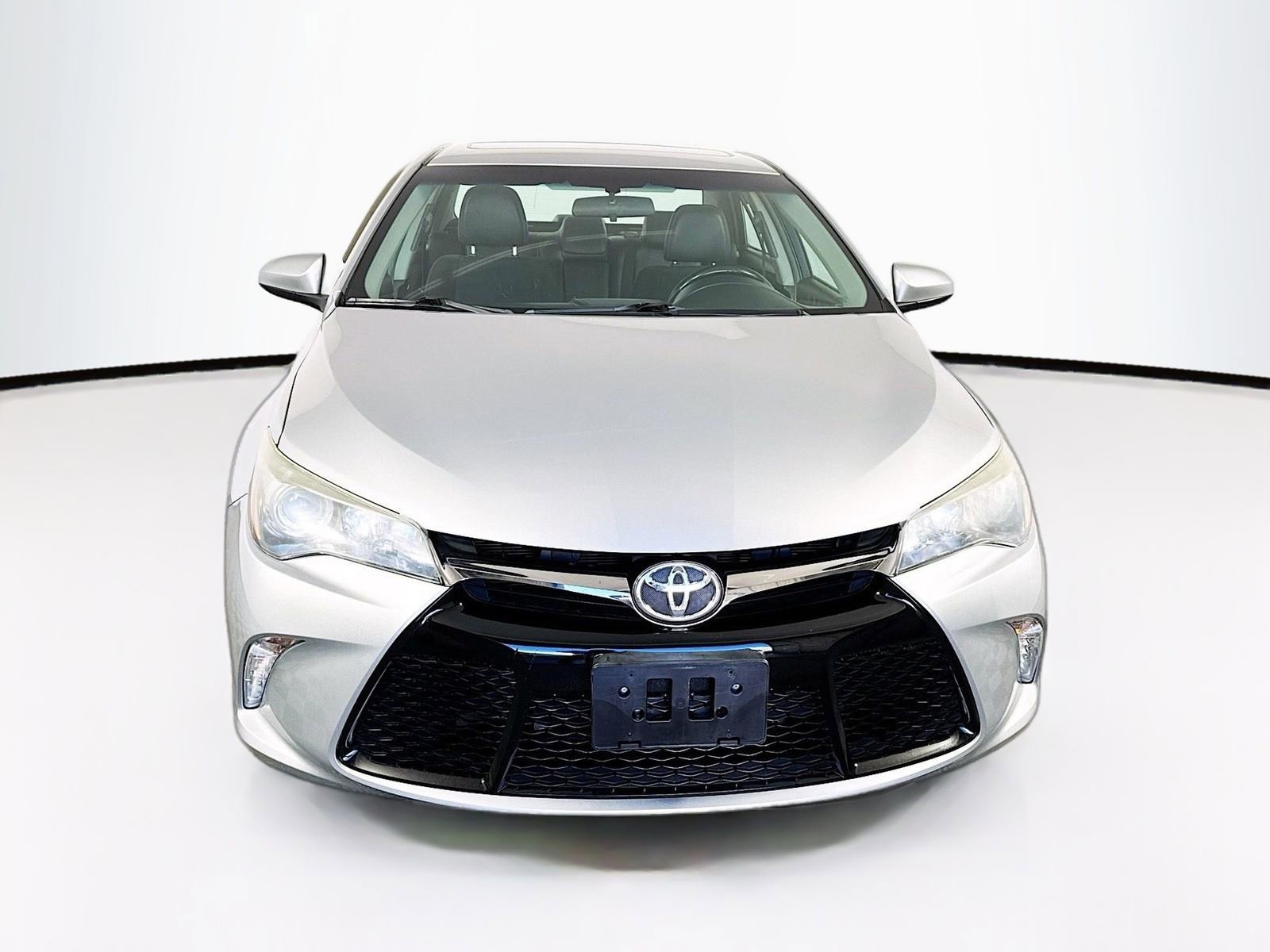 Used 2016 Toyota Camry XSE w/ Moonroof Package FWD image 2