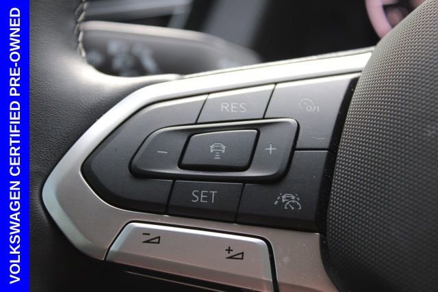 Used 2025 Volkswagen Atlas Peak Edition SE image 32