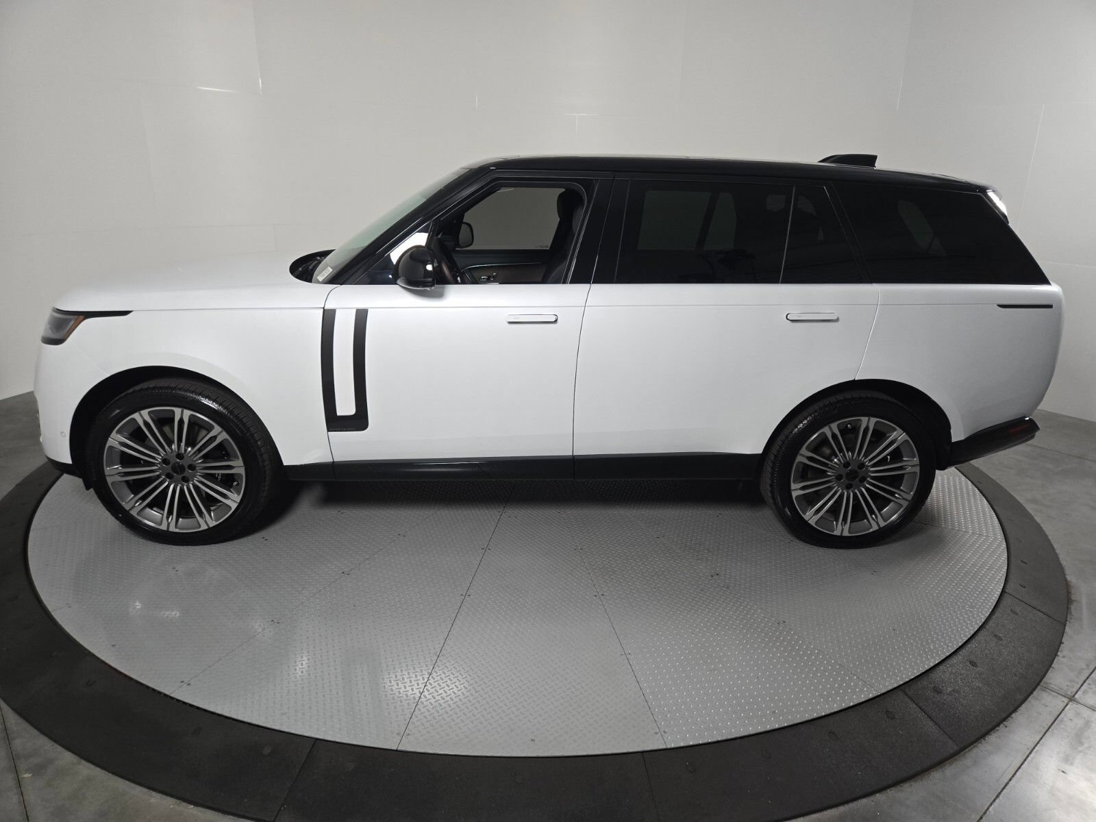 New 2026 Land Rover Range Rover Long Wheelbase Autobiography AWD/4WD image 34