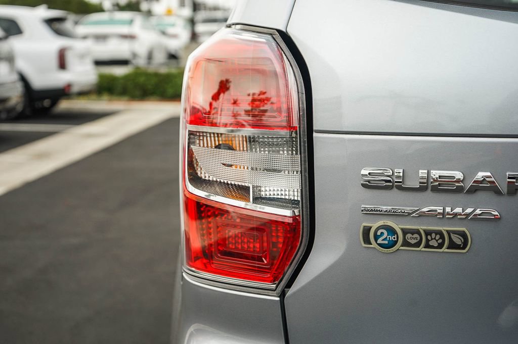 Used 2016 Subaru Forester 2.5i Touring w/ Eyesight & Navigation System image 9